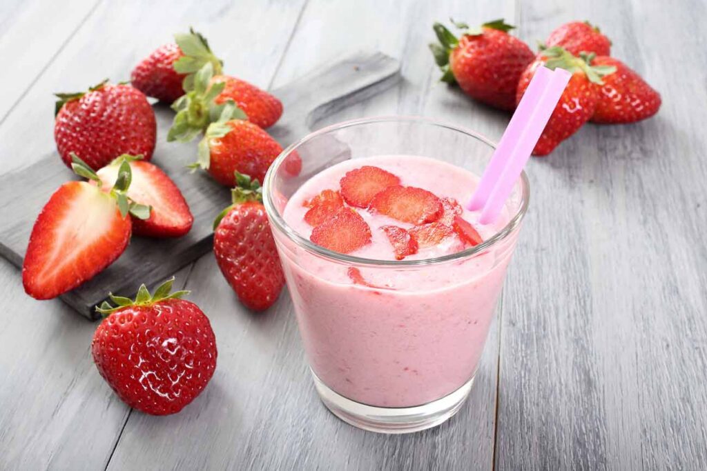 Strawberry Oat Breakfast Smoothie