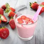 Strawberry_and_Oats_Breakfast_Smoothie_Recipe-1-2